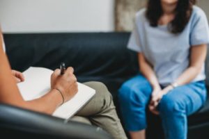 a person talks to a therapist during cocaine addiction treatment
