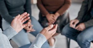 a group discusses who can benefit from group therapy