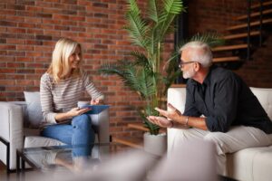 a patient talks to a therapist during drug and alcohol rehab